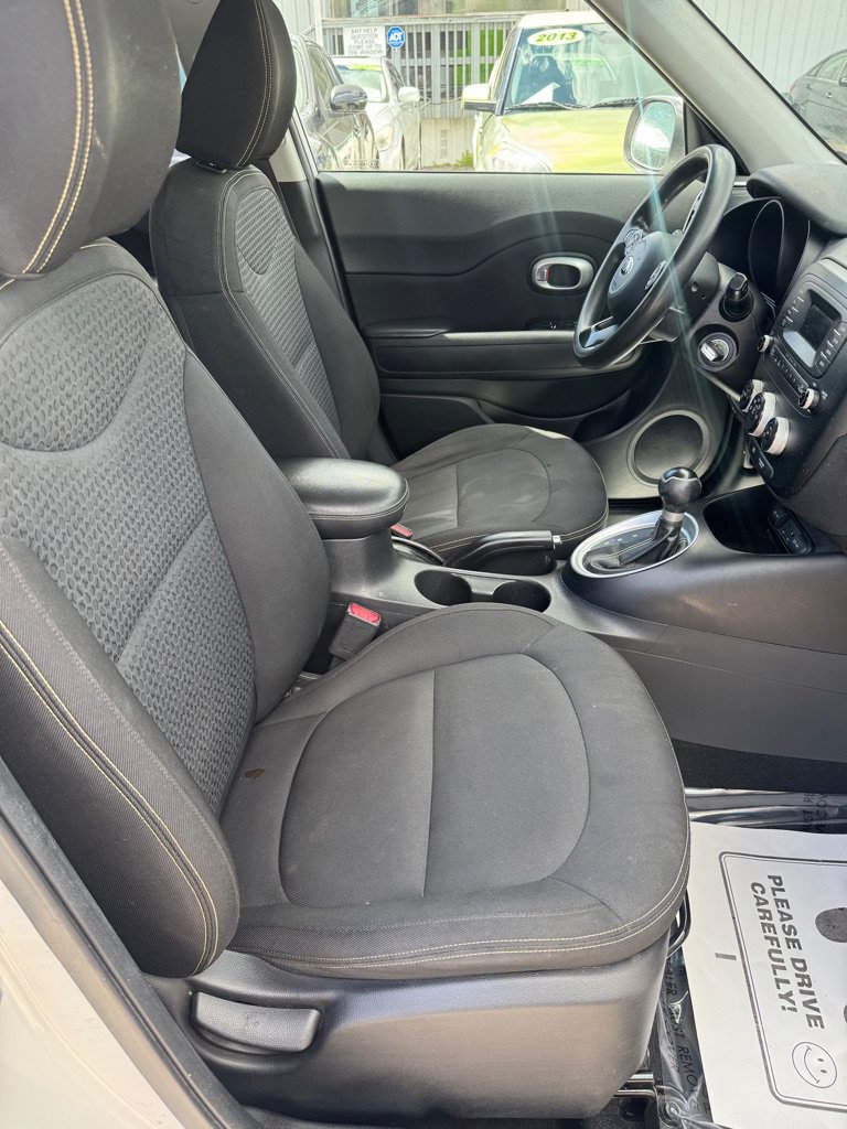 Used 2014 Kia Soul + FWD image 9