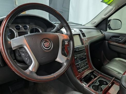 Used 2013 Cadillac Escalade Luxury AWD/4WD image 18