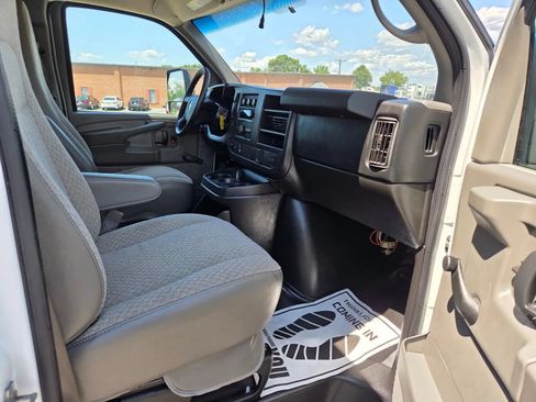 Used 2015 Chevrolet Express 3500 RWD image 31