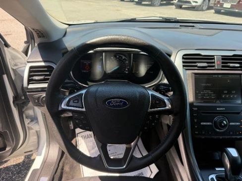 Used 2016 Ford Fusion Titanium FWD image 18