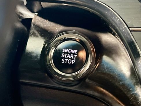 Used 2018 Toyota Avalon XLE image 24