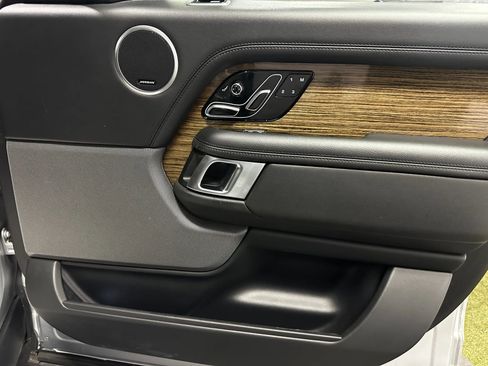 Used 2019 Land Rover Range Rover image 25