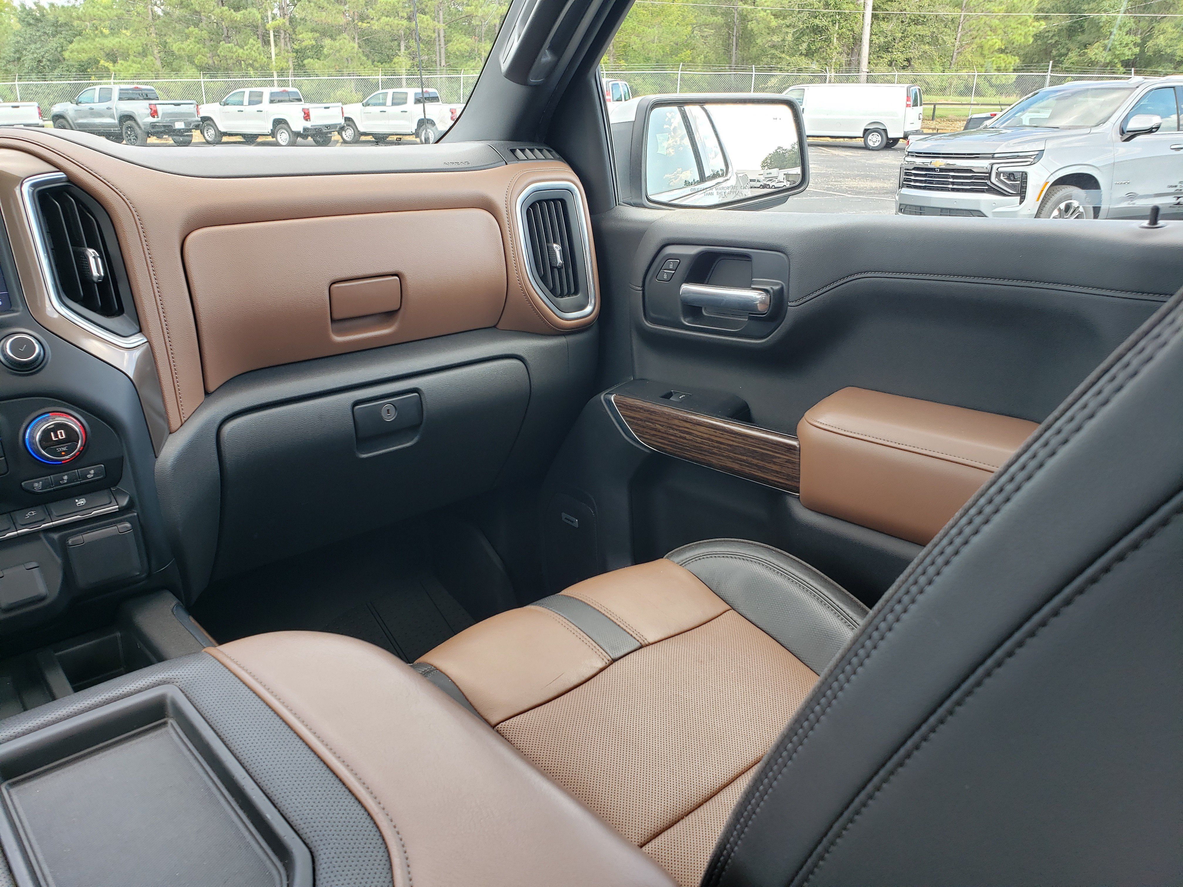 Used 2019 Chevrolet Silverado 1500 High Country w/ Technology Package AWD/4WD image 35