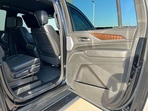 Used 2022 Cadillac Escalade ESV Premium Luxury Platinum image 25