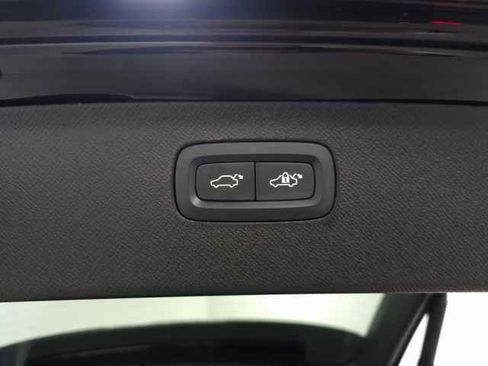 Used 2025 Volvo XC90 B6 Plus image 10