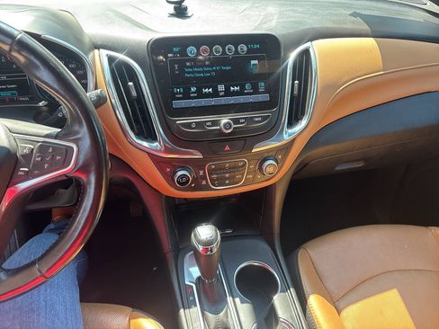 Used 2018 Chevrolet Equinox Premier FWD image 11