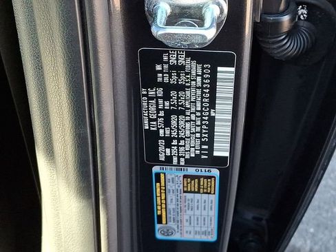 Used 2024 Kia Telluride EX w/ EX Captain's Chair Package image 34