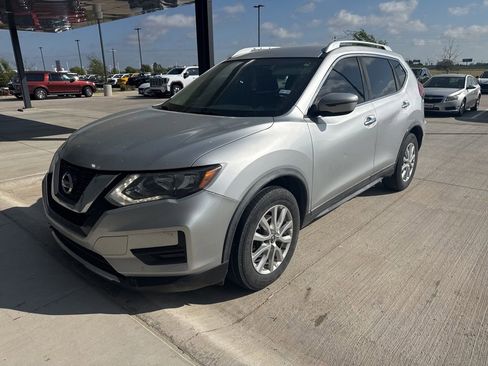 Used 2018 Nissan Rogue SV FWD image 1