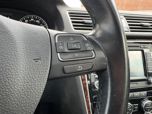 Used 2013 Volkswagen Passat 2.5 SEL Premium image 17