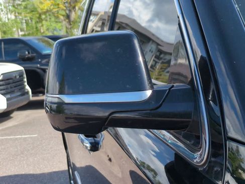 Used 2019 Cadillac Escalade Luxury RWD image 12