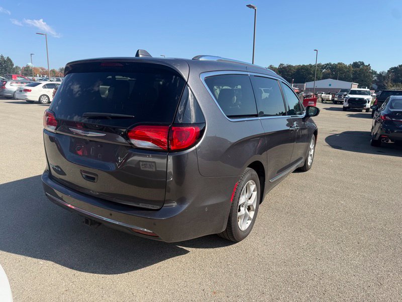 Used 2018 Chrysler Pacifica Touring-L Plus FWD image 18