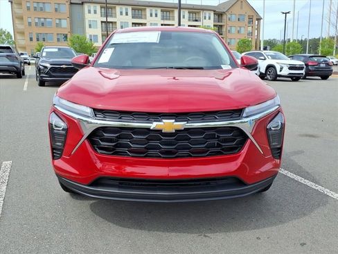 New 2026 Chevrolet Trax LS w/ LS Convenience Package FWD image 32