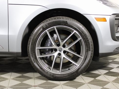 Used 2024 Porsche Macan w/ Premium Plus Package image 42