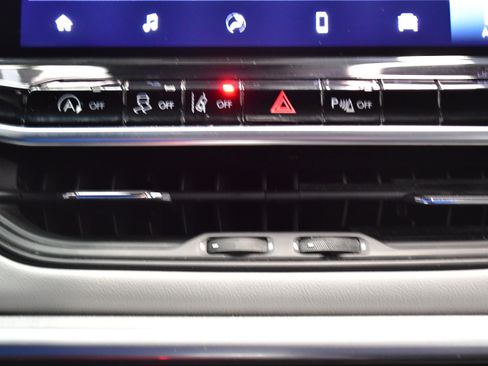 Used 2025 Jeep Compass Limited image 27