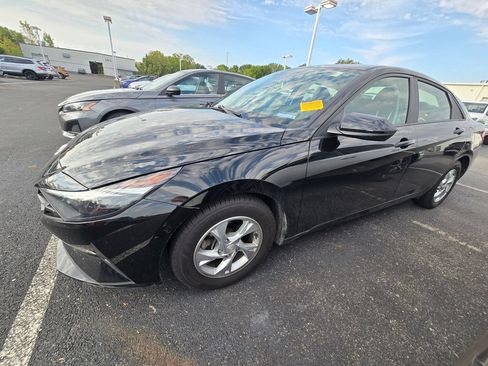 Used 2021 Hyundai Elantra SE FWD image 4