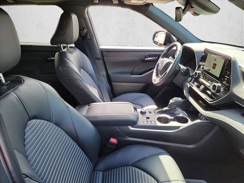Used 2026 Toyota Highlander XSE AWD/4WD image 12