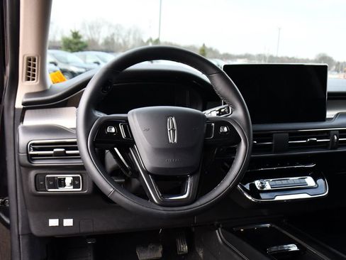 Used 2024 Lincoln Corsair Premiere image 12