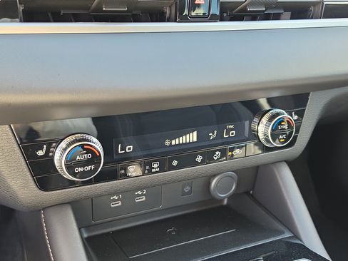Used 2025 Mitsubishi Outlander SE FWD image 25