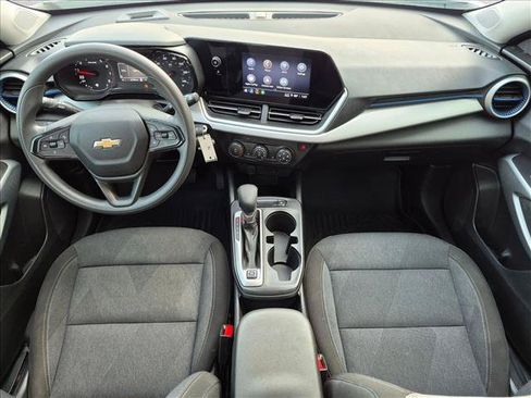Used 2024 Chevrolet Trax LS w/ LS Convenience Package FWD image 16