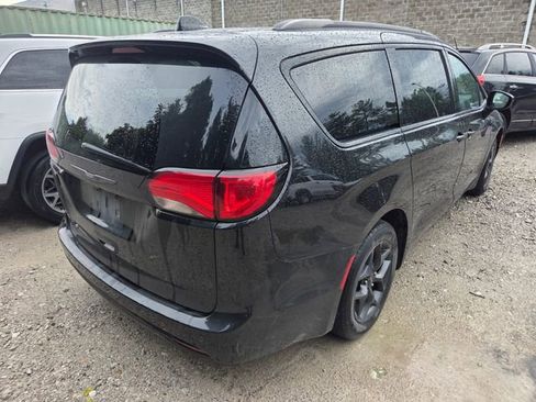 Used 2020 Chrysler Pacifica Touring-L Plus w/ S Appearance Package FWD image 5