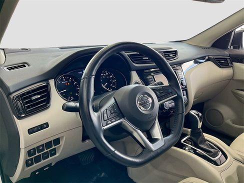 Used 2021 Nissan Rogue Sport SL w/ Premium Package image 9