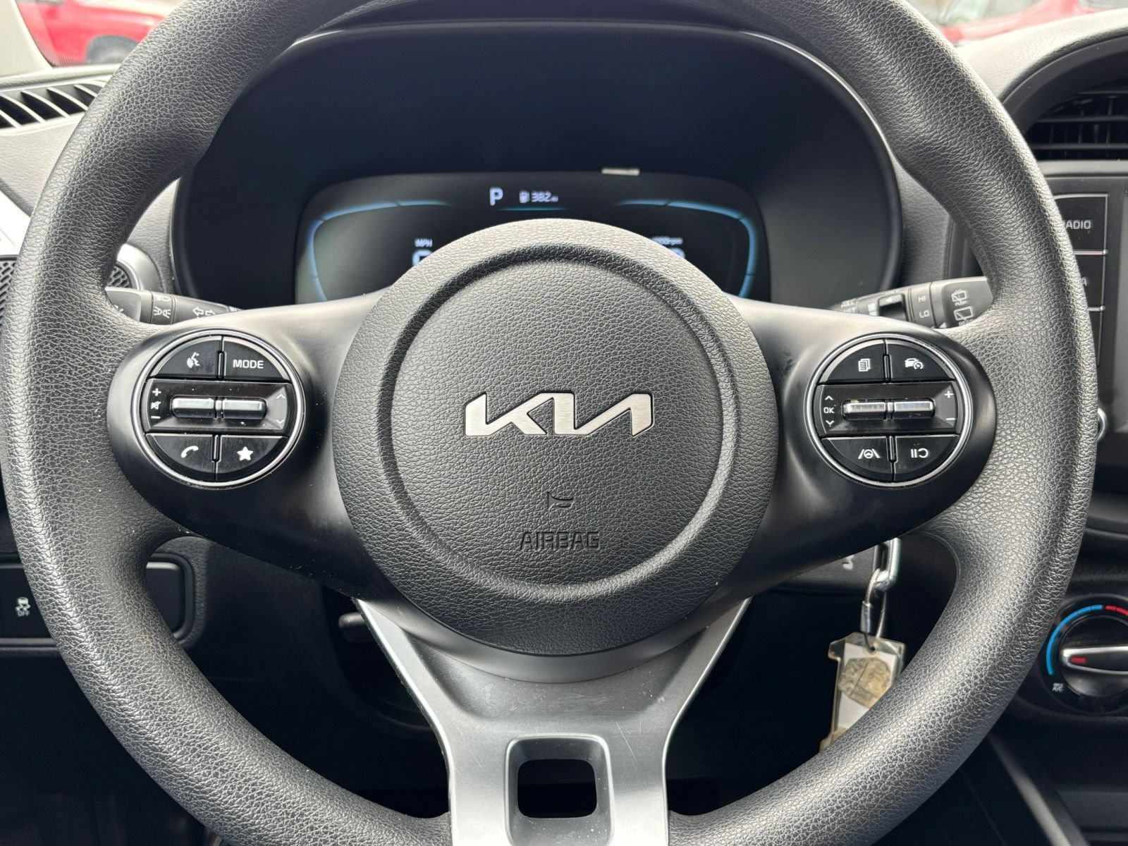 Used 2025 Kia Soul LX w/ LX Technology Package FWD image 25
