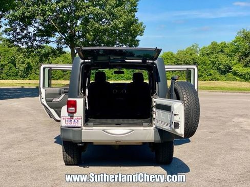 Used 2016 Jeep Wrangler Unlimited Sahara AWD/4WD image 34