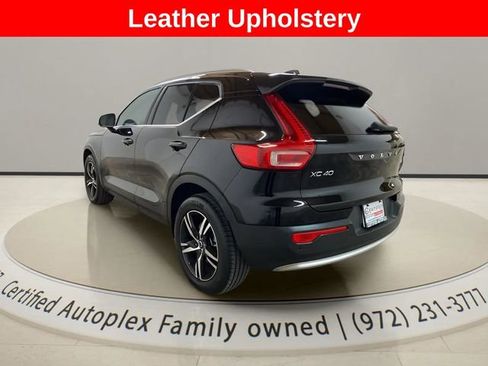 Used 2025 Volvo XC40 B5 Core image 3