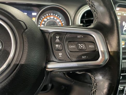Used 2020 Jeep Gladiator Overland AWD/4WD image 12