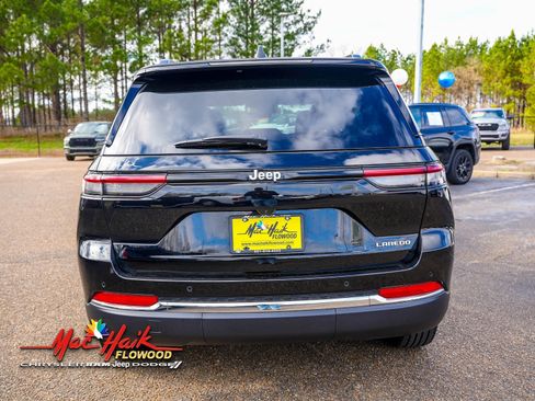 Used 2025 Jeep Grand Cherokee Laredo image 6