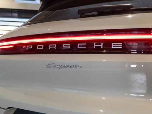 Certified 2026 Porsche Cayenne AWD/4WD image 14