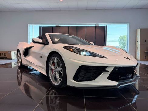 Used 2023 Chevrolet Corvette Stingray Premium Conv w/ Z51 Performance Package RWD image 2