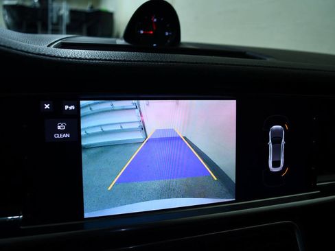 Used 2021 Porsche Panamera RWD image 18