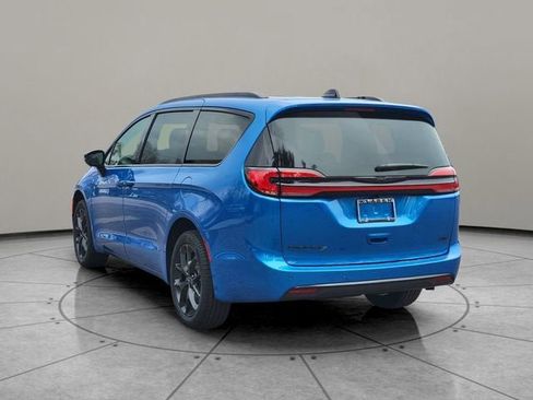 New 2026 Chrysler Pacifica Select AWD/4WD image 10