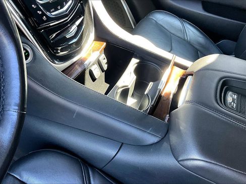 Used 2019 Cadillac Escalade Luxury image 17