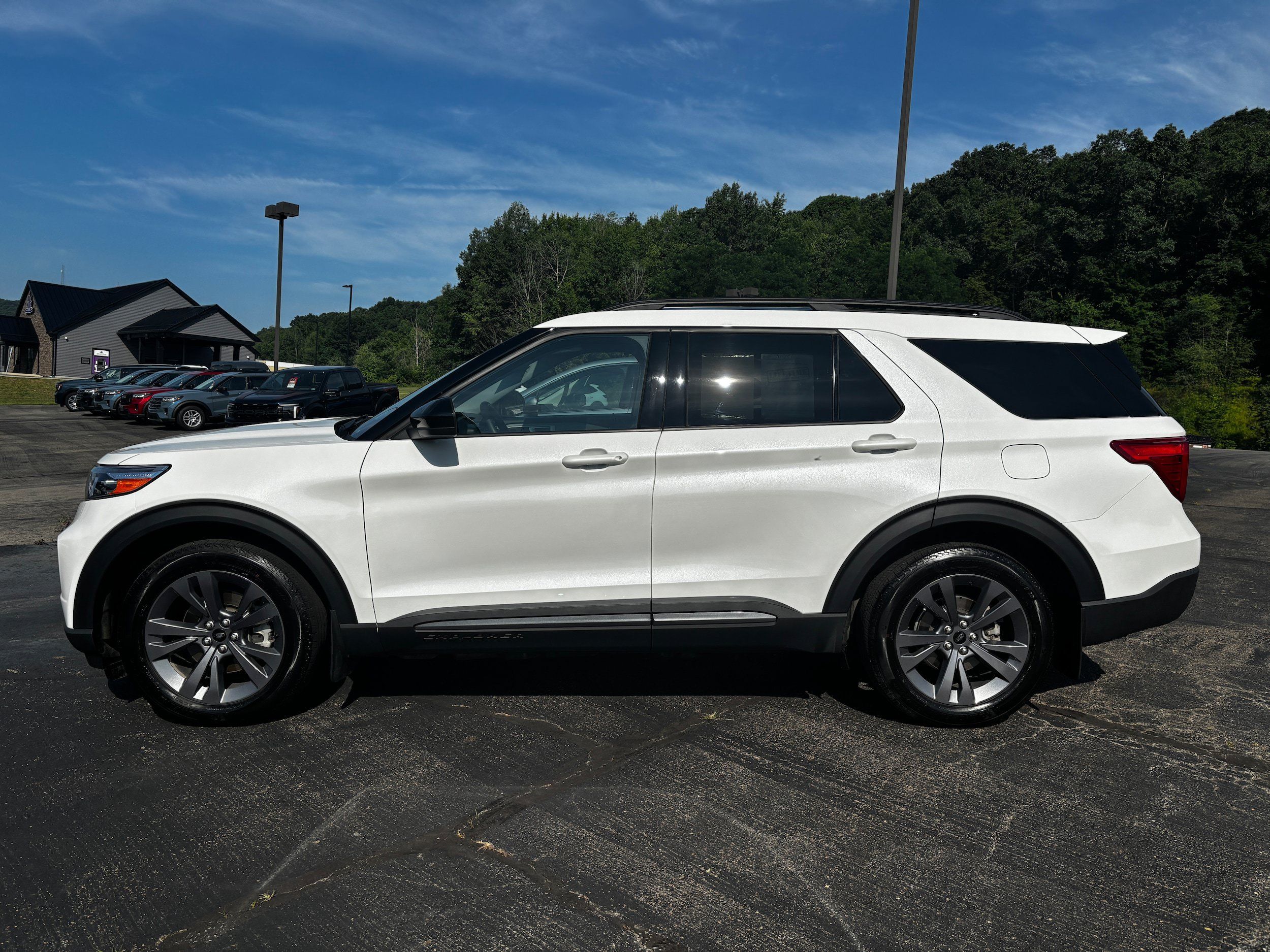 Used 2024 Ford Explorer XLT w/ Equipment Group 202A AWD/4WD image 5