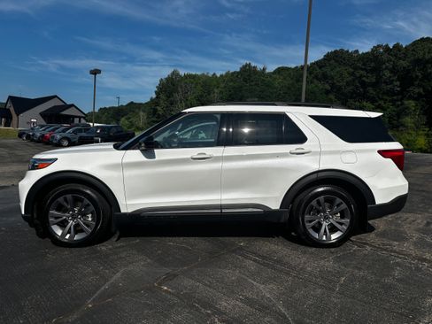 Used 2024 Ford Explorer XLT w/ Equipment Group 202A AWD/4WD image 5