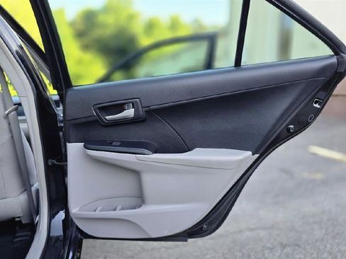 Used 2013 Toyota Camry LE FWD image 13