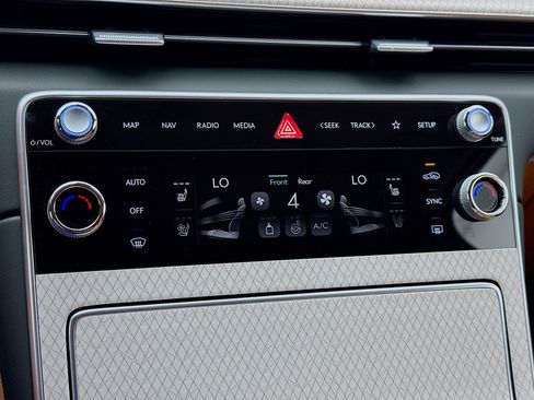 Used 2025 Genesis GV80 3.5T Prestige image 12