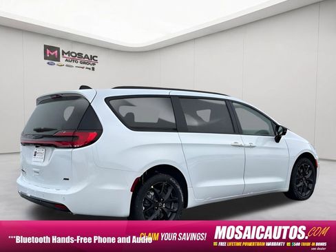 New 2026 Chrysler Pacifica Select w/ S Appearance Package AWD/4WD image 2