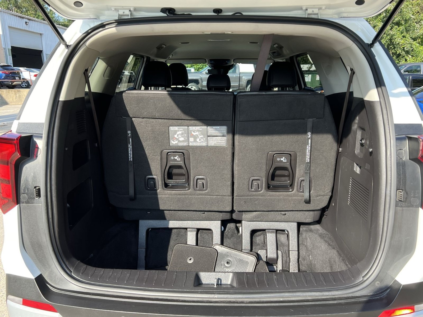 Used 2025 Kia Carnival FWD image 34