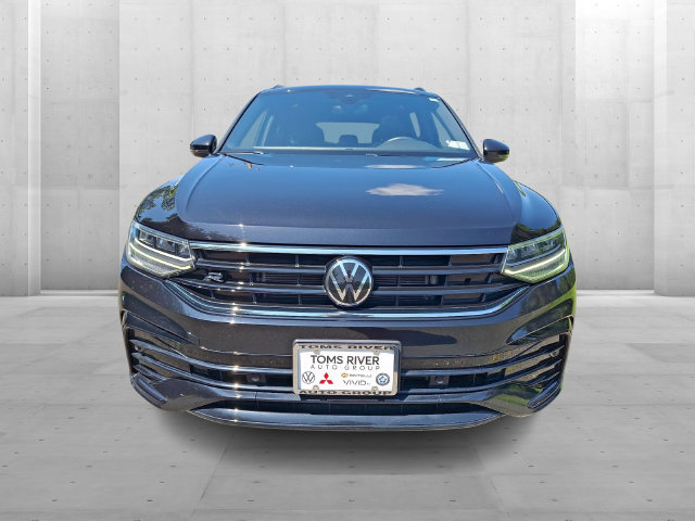 Used 2023 Volkswagen Tiguan SE R-Line AWD/4WD image 2