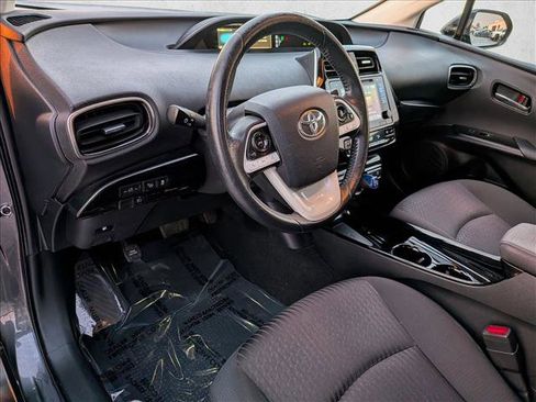 Certified 2018 Toyota Prius Three image 9
