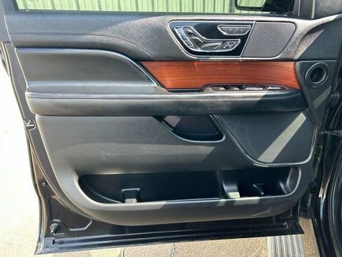 Used 2020 Lincoln Navigator Reserve RWD image 11