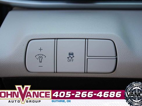 Used 2024 Hyundai Elantra Limited image 29