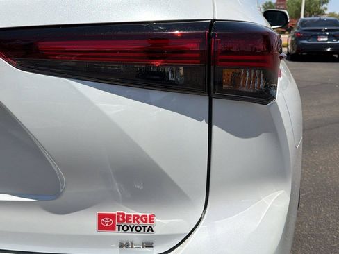 Certified 2025 Toyota Highlander XLE FWD image 8
