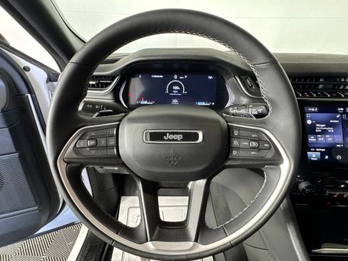 Certified 2023 Jeep Grand Cherokee Altitude AWD/4WD image 11