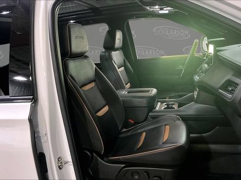 Used 2023 GMC Yukon XL AT4 w/ AT4 Premium Plus Package AWD/4WD image 15