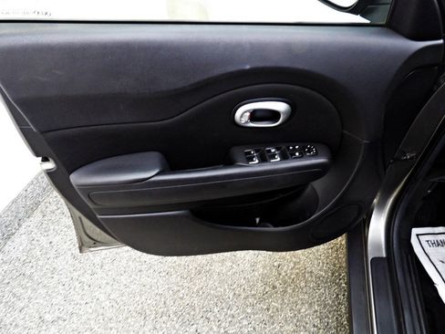 Used 2017 Kia Soul FWD image 7