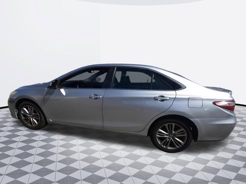 Used 2016 Toyota Camry SE FWD image 3